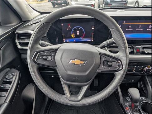 Used 2025 Chevrolet TrailBlazer LT w/ Driver Confidence Package image 12