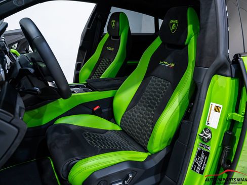 Used 2022 Lamborghini Urus AWD/4WD image 33