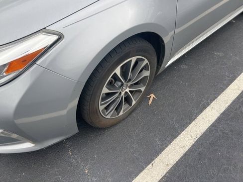 Used 2018 Toyota Avalon XLE Premium image 4