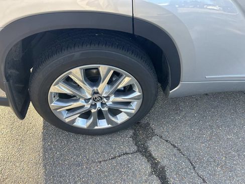 Used 2022 Toyota Highlander Limited image 11