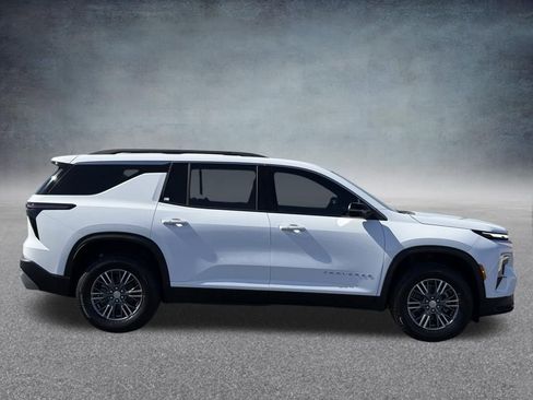 New 2026 Chevrolet Traverse LT image 2