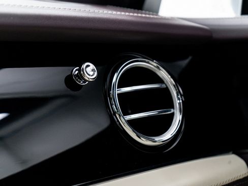 Certified 2023 Bentley Bentayga Extended Wheelbase image 42