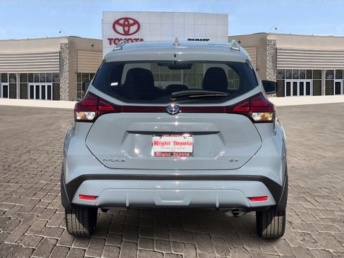 Used 2021 Nissan Kicks SV image 5