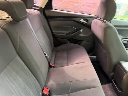 Used 2017 Ford Focus SE FWD image 19