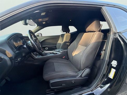 Used 2018 Dodge Challenger SXT w/ Driver Convenience Group image 2