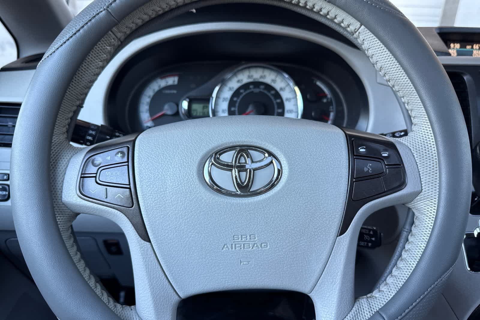 Used 2012 Toyota Sienna SE FWD image 24