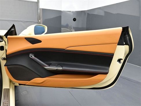 Used 2017 Ferrari 488 Spider image 14