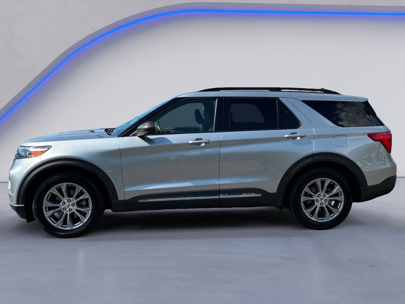 Certified 2021 Ford Explorer XLT w/ Equipment Group 202A RWD image 7