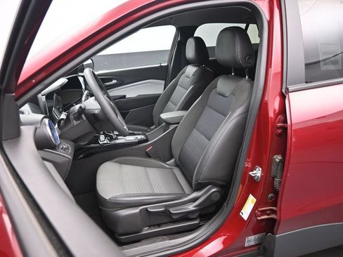 Used 2025 Chevrolet Trax LT FWD image 20