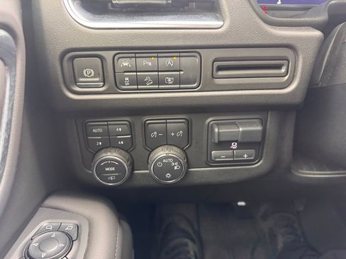 Used 2024 Chevrolet Tahoe Z71 w/ Z71 Off-Road Package image 13
