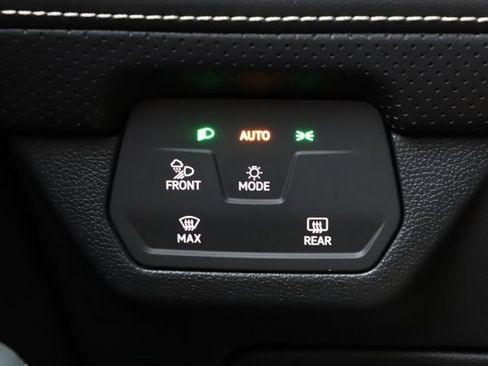 Used 2025 Volkswagen Atlas Cross Sport SE image 38