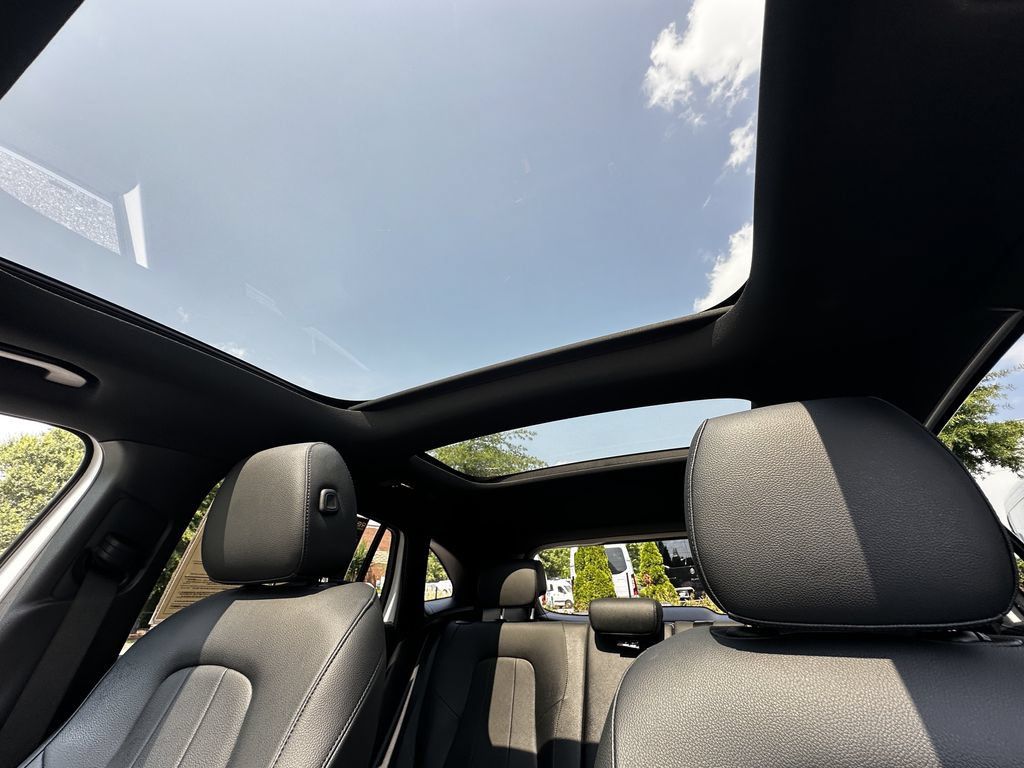 Certified 2026 Mercedes-Benz GLA 250 4MATIC w/ Exclusive Package image 33