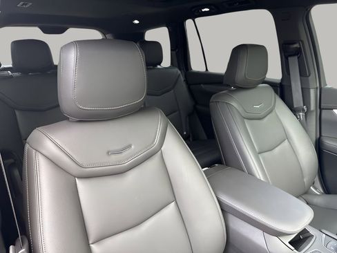 New 2025 Cadillac XT6 Luxury image 13
