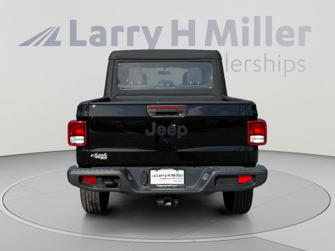 Used 2023 Jeep Gladiator Sport w/ Trailer Tow Package AWD/4WD image 4