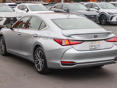 Certified 2025 Lexus ES 300h w/ Premium Package image 2