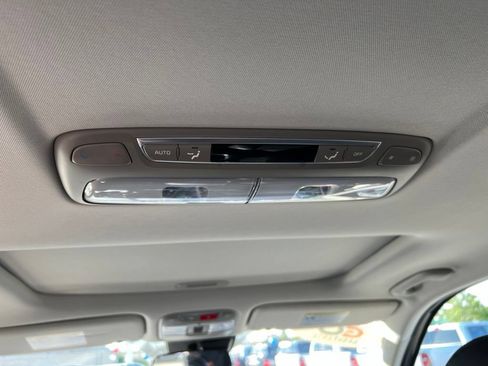 Used 2025 Kia Telluride S AWD/4WD image 19