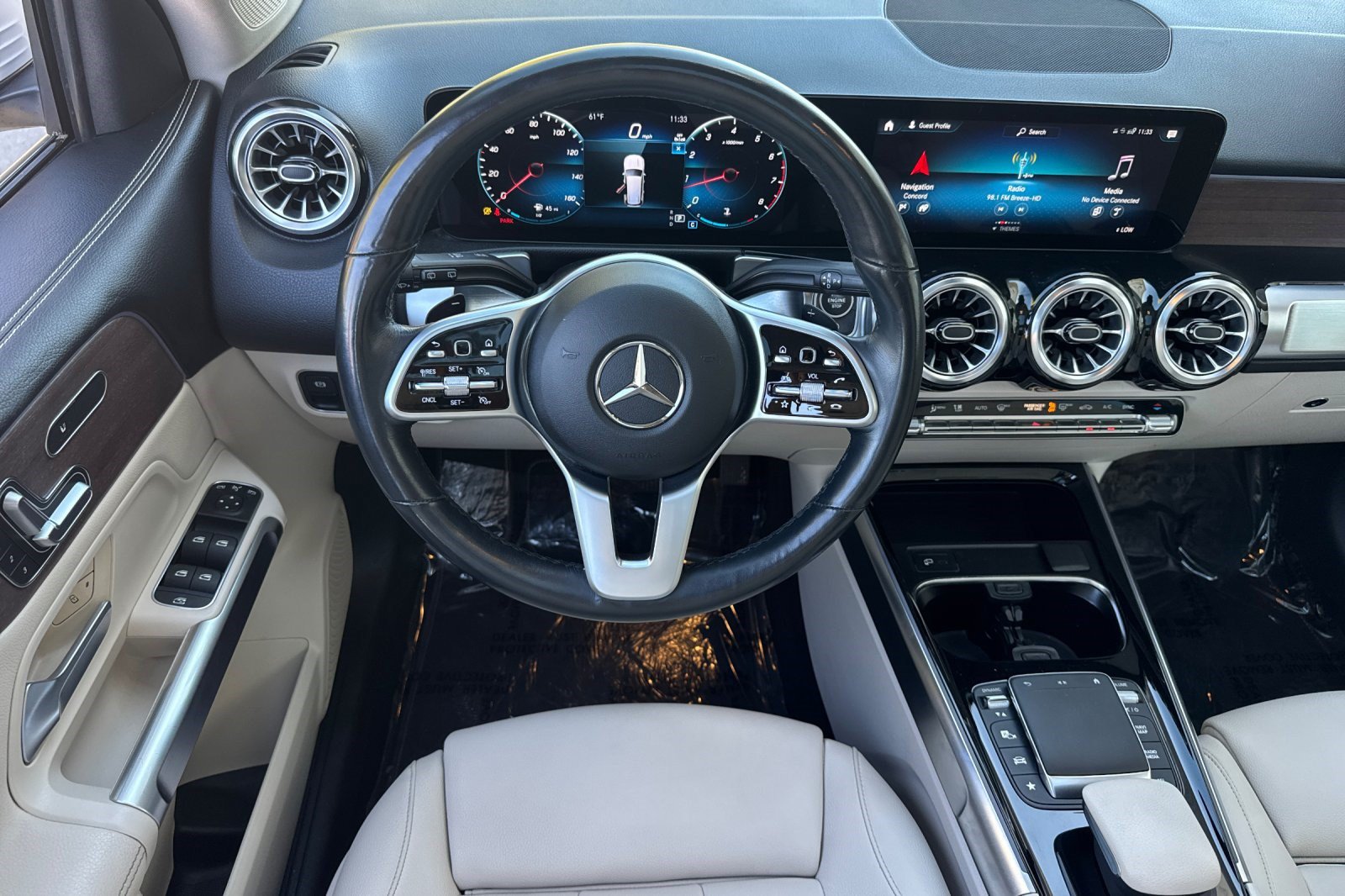Used 2023 Mercedes-Benz GLB 250 w/ Premium Package image 31