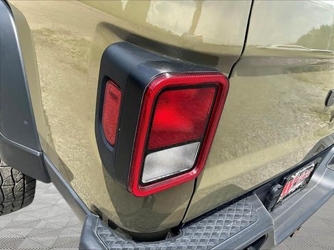 Used 2025 Jeep Gladiator Sport AWD/4WD image 23
