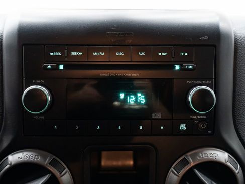 Used 2018 Jeep Wrangler Unlimited Sport w/ Connectivity Group image 17