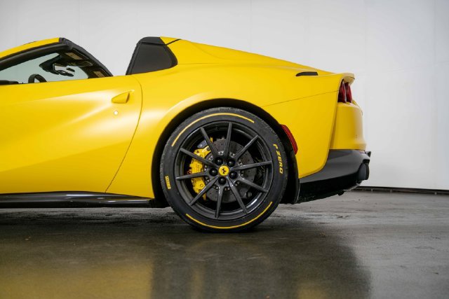 Used 2023 Ferrari 812 GTS RWD image 13