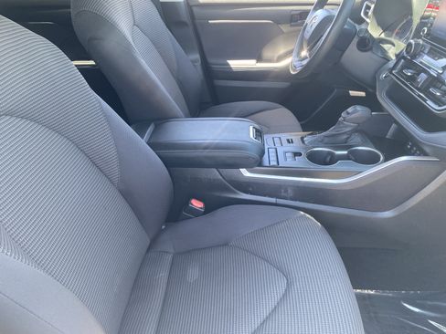Used 2022 Toyota Highlander L AWD/4WD image 10