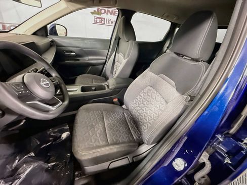 Used 2025 Nissan Kicks SV AWD/4WD image 24
