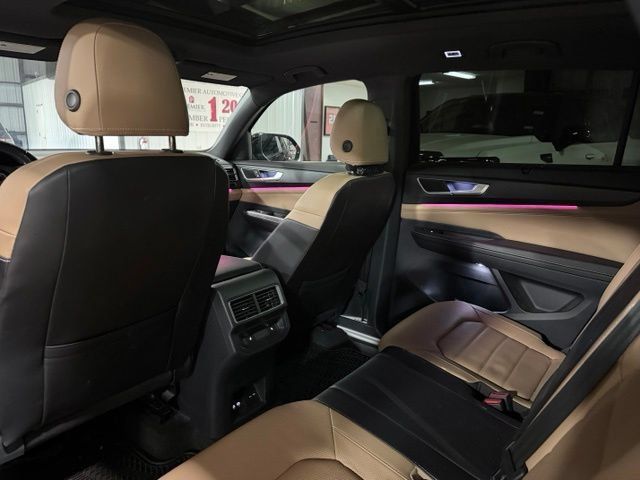 Used 2024 Volkswagen Atlas Cross Sport SEL R-Line AWD/4WD image 9