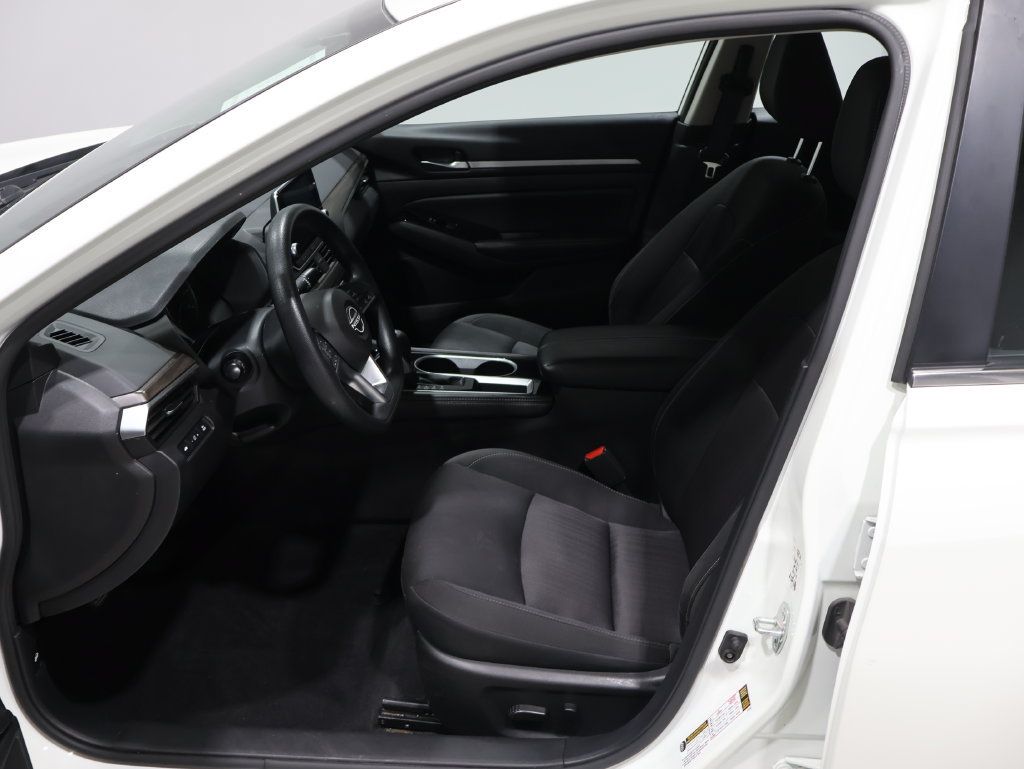Used 2023 Nissan Altima 2.5 SV FWD image 9