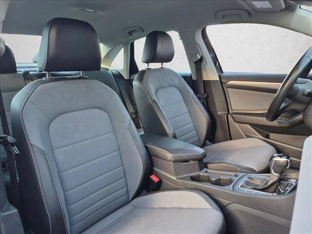 Used 2025 Volkswagen Jetta SE FWD image 19