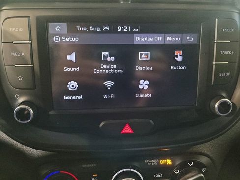 Used 2023 Kia Soul LX w/ LX Technology Package FWD image 25