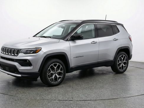 Used 2025 Jeep Compass Limited AWD/4WD image 3
