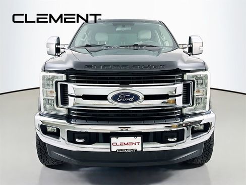 Used 2017 Ford F250 XLT w/ XLT Premium Package AWD/4WD image 3