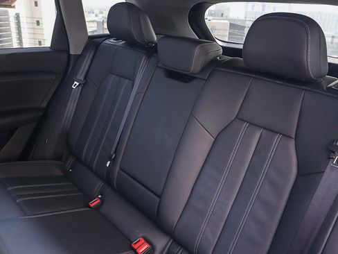 Used 2025 Audi Q6 e-tron Premium w/ Convenience Package image 23