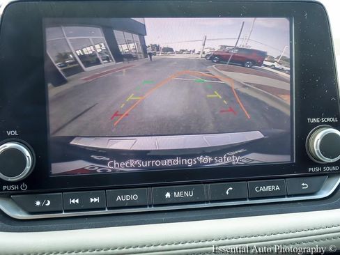 Used 2024 Nissan Rogue SV FWD image 17