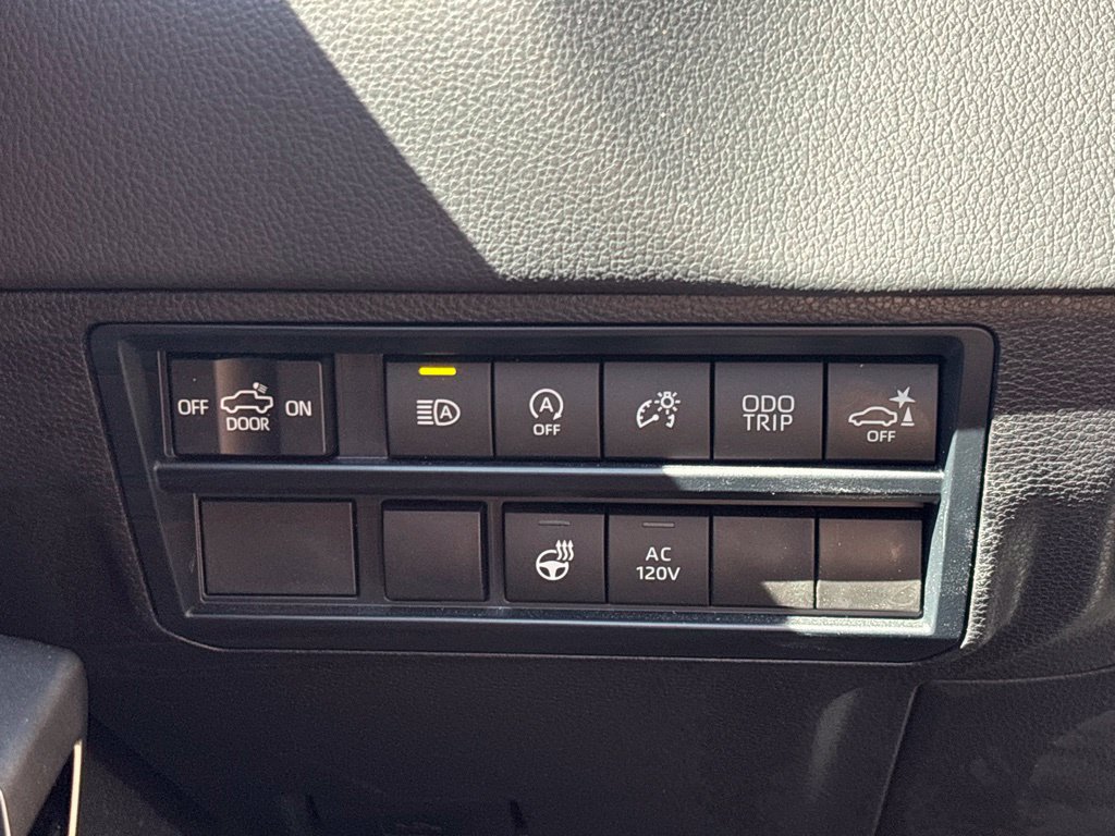 Used 2025 Toyota Tundra Limited AWD/4WD image 26