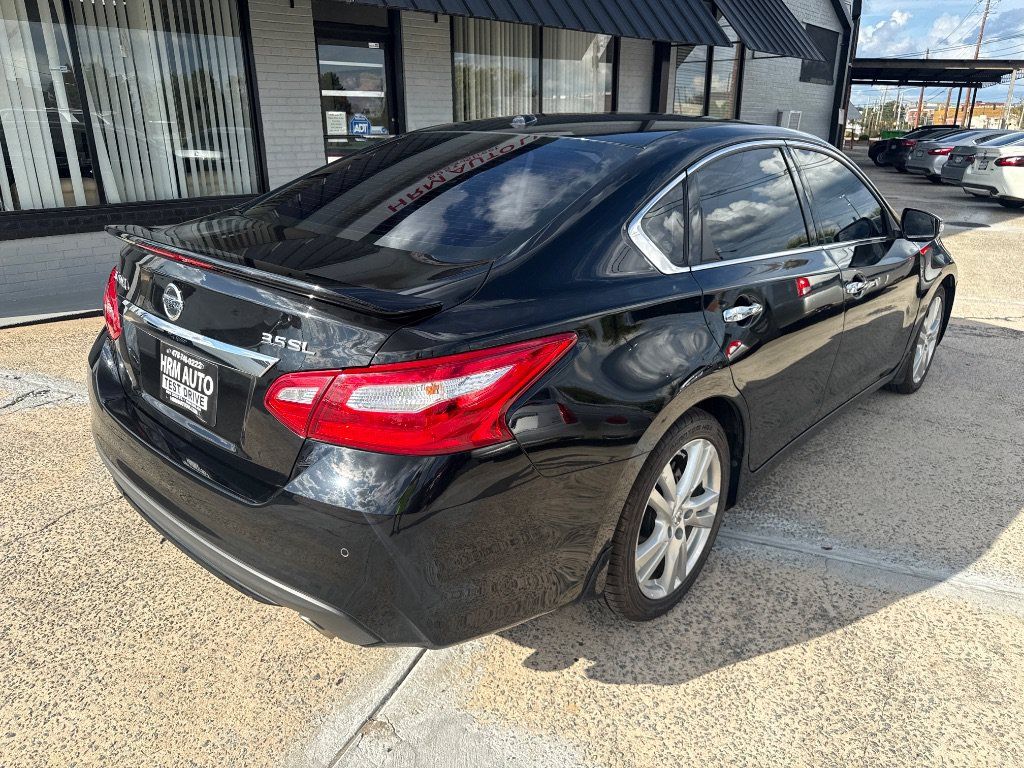 Used 2017 Nissan Altima 3.5 SL w/ 3.5SL Technology Package FWD image 4