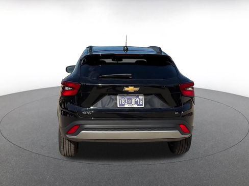 Used 2025 Chevrolet Trax LT w/ LT Convenience Package image 12