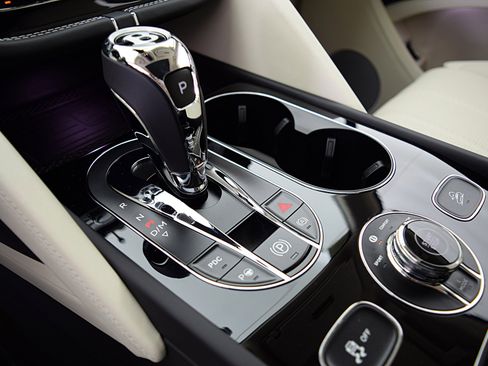 Certified 2023 Bentley Bentayga Plug-In Hybrid AWD/4WD image 35