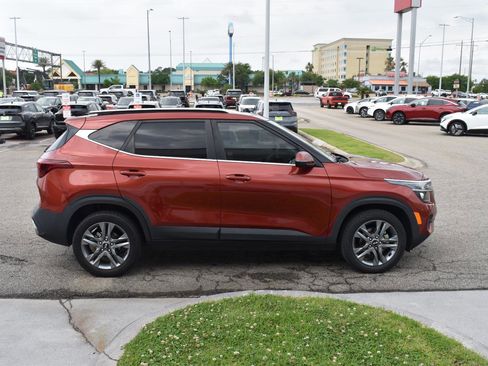 Used 2021 Kia Seltos S FWD image 13