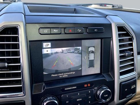 Used 2017 Ford F250 Lariat w/ Lariat Ultimate Package AWD/4WD image 23