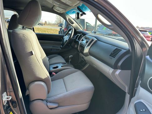Used 2012 Toyota Tacoma Access Cab Auto 2WD image 4