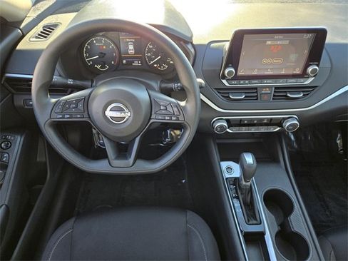 Used 2025 Nissan Altima 2.5 S image 12