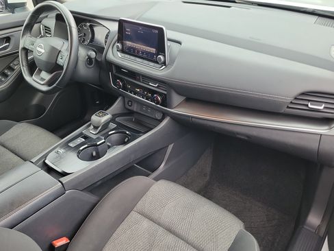 Used 2025 Nissan Rogue SV FWD image 17