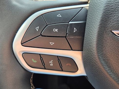 Used 2025 Chrysler Pacifica Select FWD image 20
