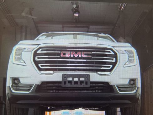 Used 2023 GMC Terrain SLT w/ Tech Package image 17