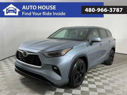 Used 2023 Toyota Highlander LE image 1