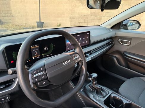Used 2025 Kia K4 FWD image 33
