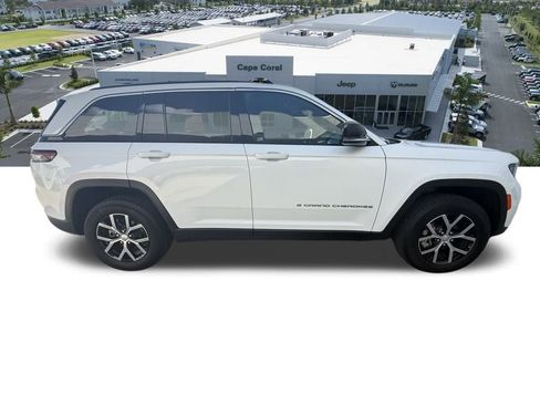 Certified 2025 Jeep Grand Cherokee Limited image 4