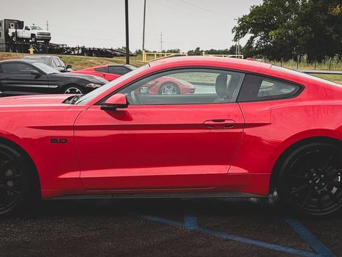 Used 2016 Ford Mustang GT Premium w/ Black Accent Package RWD image 21