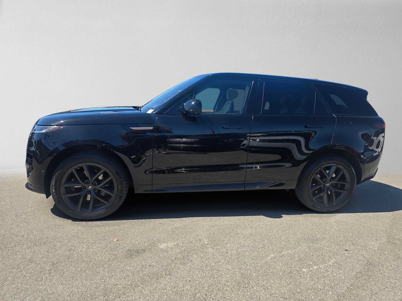 Used 2023 Land Rover Range Rover Sport SE Dynamic AWD/4WD image 2